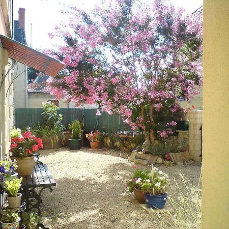 Bed and Breakfast Les Trois Puits Brion-pres-Thouet Exterior foto